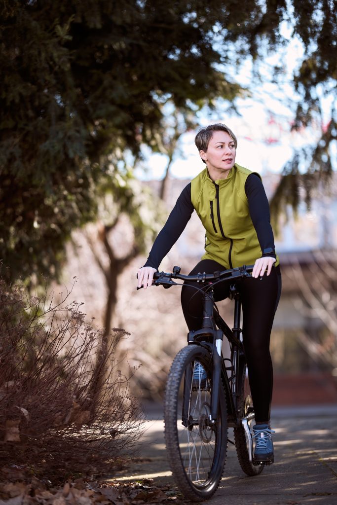 Pour les Entreprises : Cycliste sur les routes de Provence à proximité du Mont Ventoux, une activité de Team Building idéale pour les entreprises.